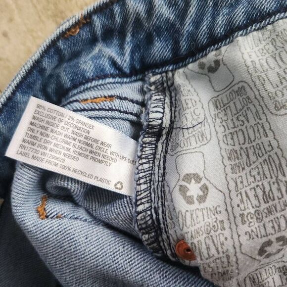 R17  Wild Fable distressed cut-off jean shorts with lace - Picture 6 of 8